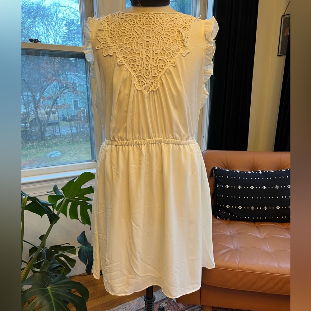 *NWT* Women’s Lace Front Dress
